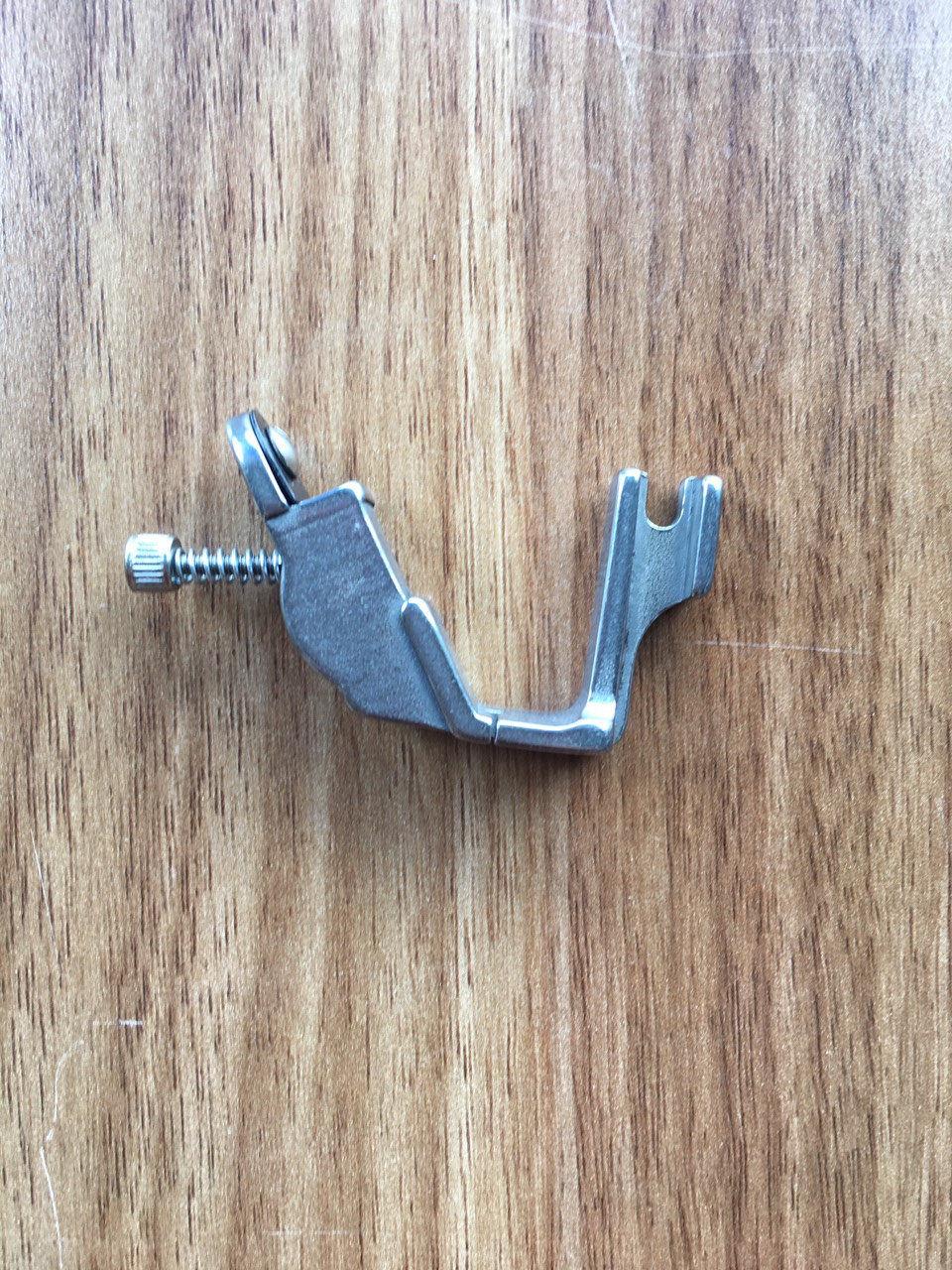 Chân vịt chạy thun máy may 1kim công nghiệp