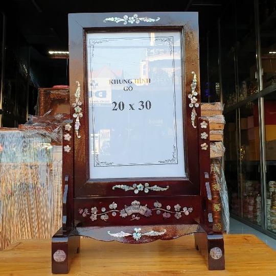 Khung hình thờ gỗ tràm bông vàng cẩn 20×30