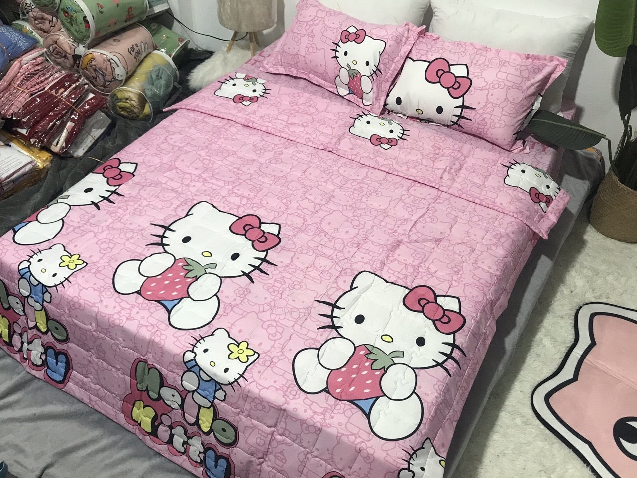 Chăn hè thu trần bông 3 lớp cotton poly 1m8x2m mẫu hello kitty ôm dâu Bà Béo  Kho chăn ga gối, ga giường, drap giường