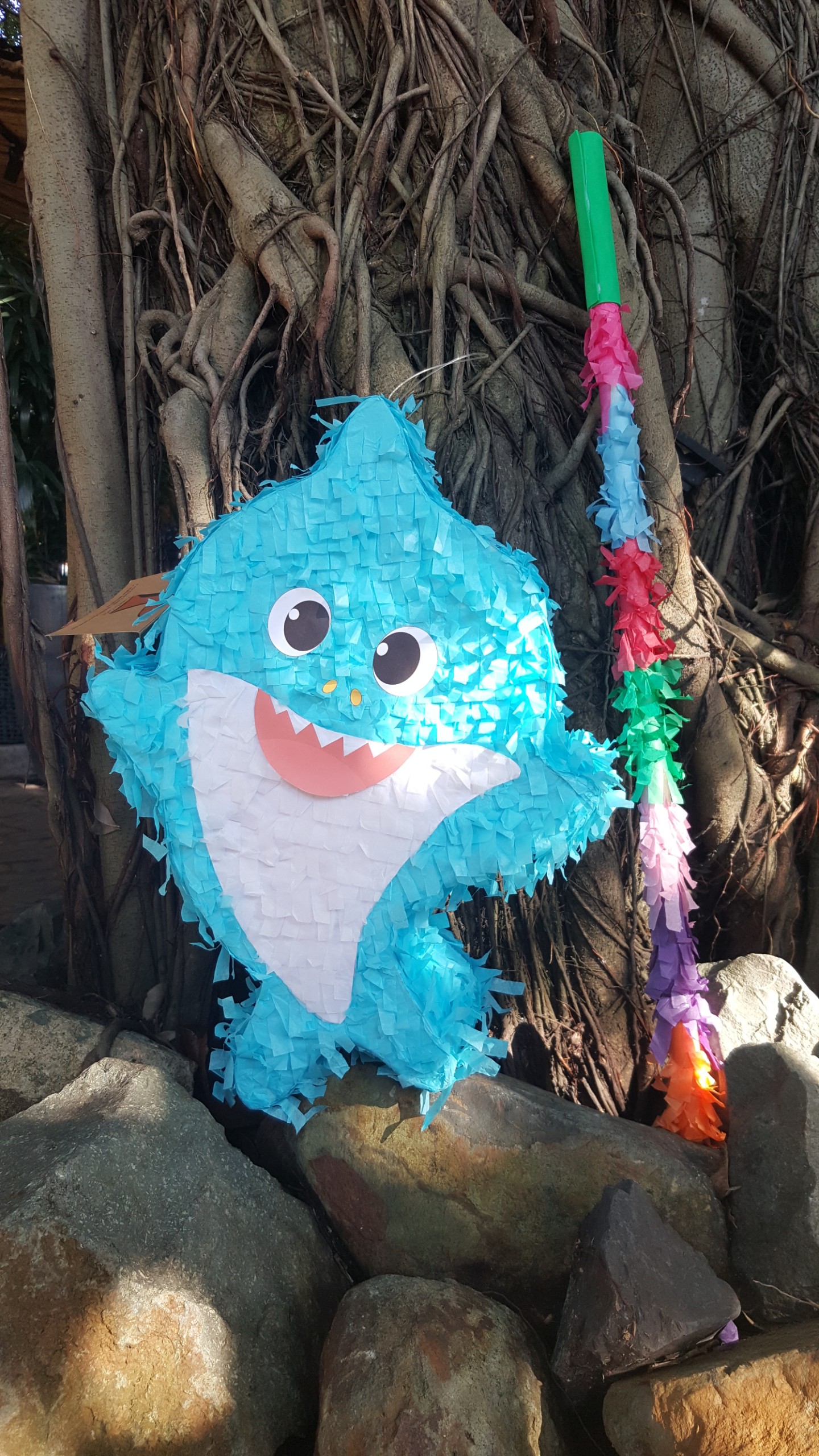 PINATA BABY SHARK (không bao gồm kẹo và gậy đập)