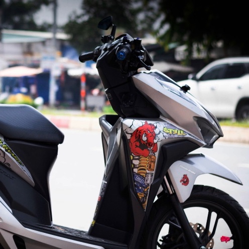 Tem rời Vario 2018 heo chó điên dán xe bạc