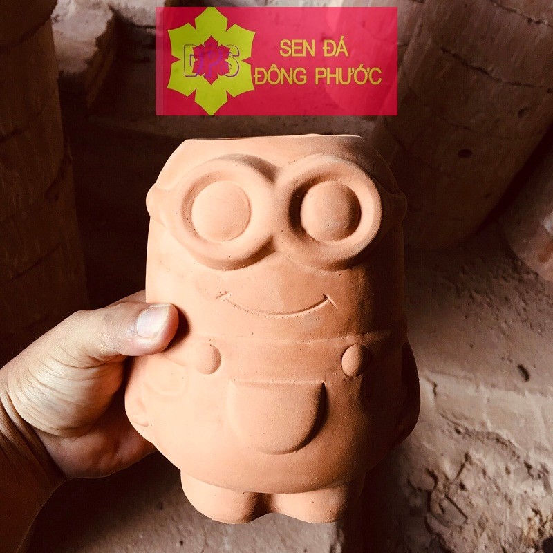 Chậu đất nung hình Minion màu nâu đất