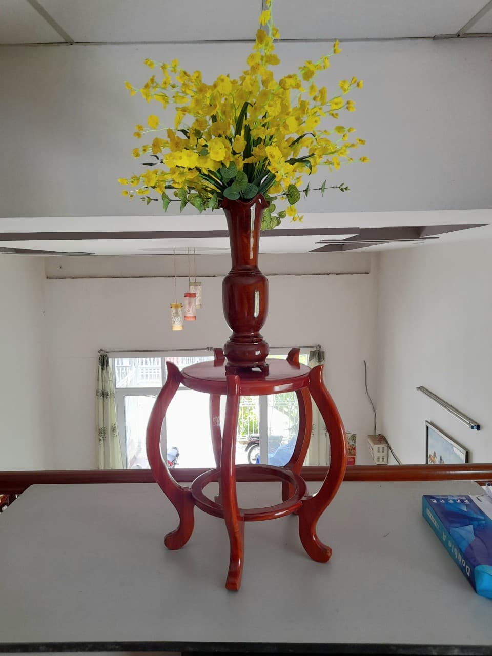 Đôn để chung bông ,gổ xa cừ...( k có bình hoa)