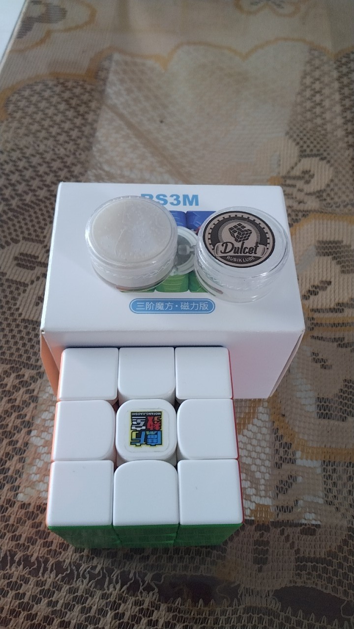Kem đánh bóng rubik