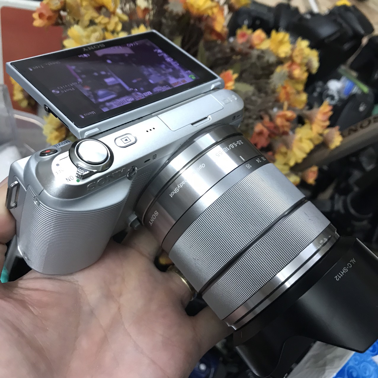 Máy ảnh Sony Nex C3 kèm ống kính 18-55 quay chụp tốt