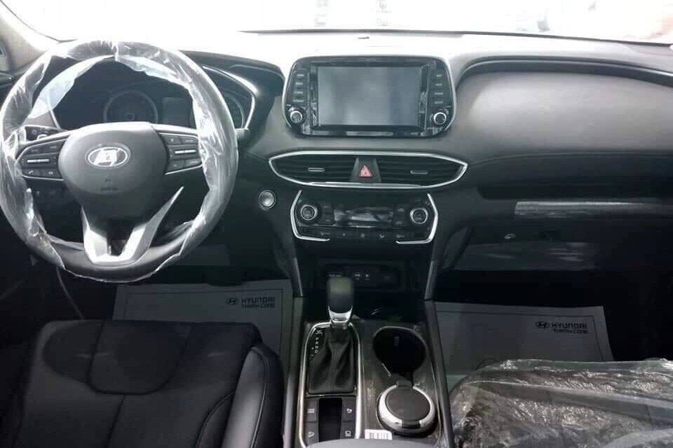 SANTAFE bản Tiêu chuẩn, Đặc biệt 2019: Cường lực màn cảm ứng