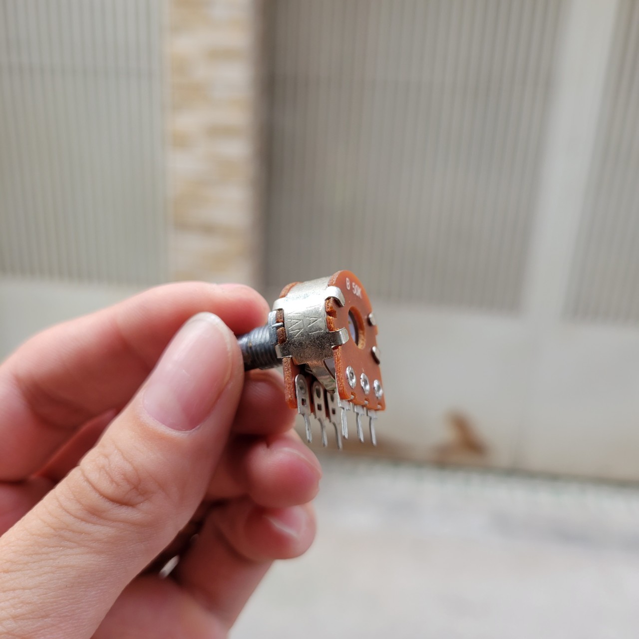 2 cái chiết áp chặt góc có bi có nấc trục d 2fn
