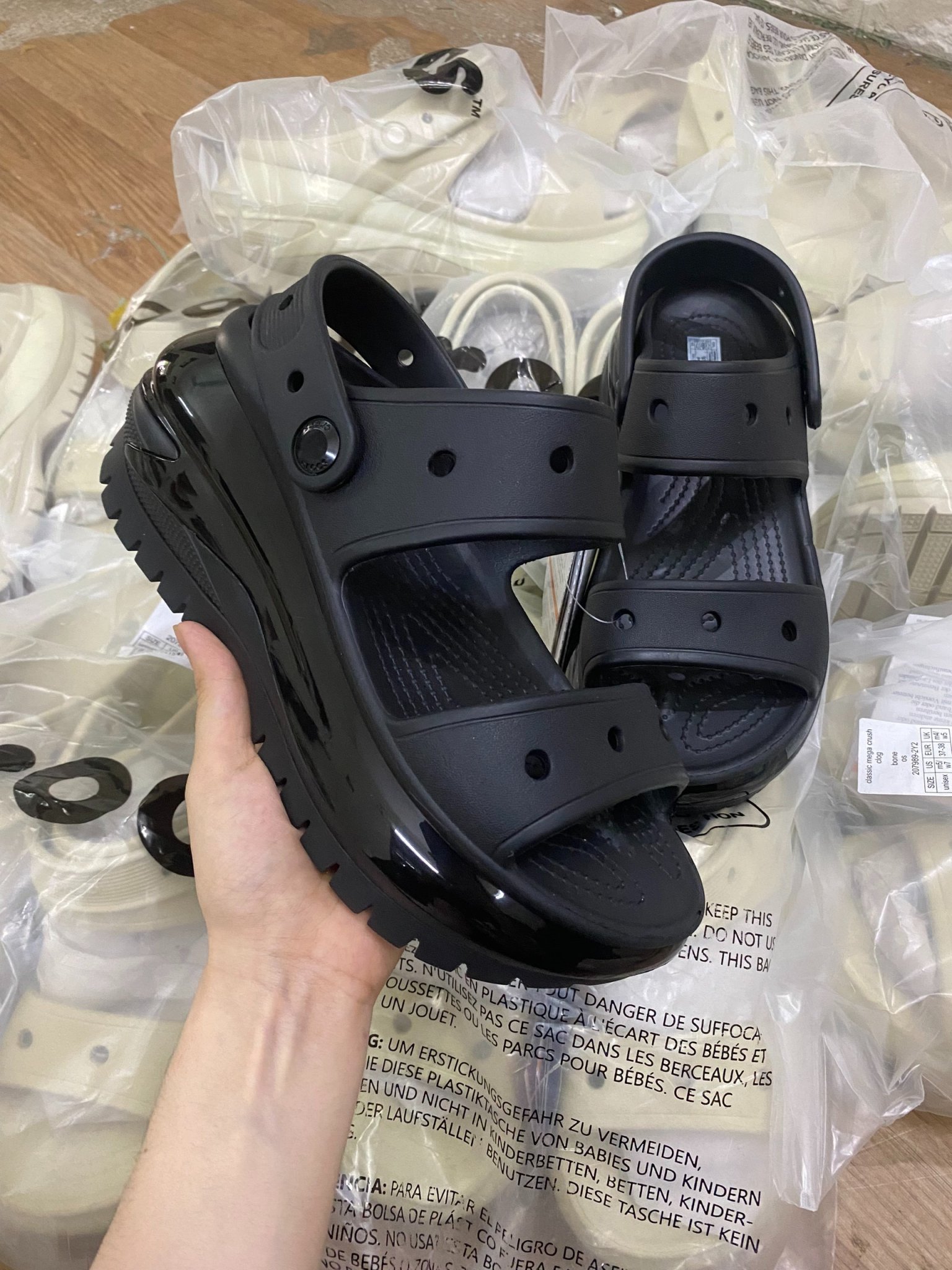 Sandal Crussh Bóng Đế Cao (tặng kèm sticker)