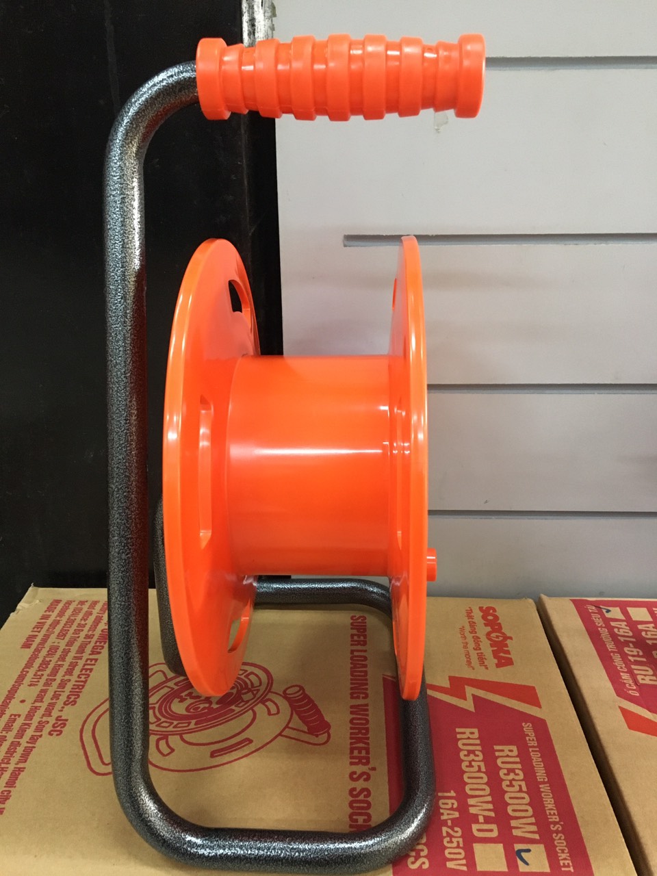 Ổ cắm công trường Sopoka siêu chịu tải dây 19m RU19-16A, không dây RU3500W, rulo cuốn dây điện chất lượng cao