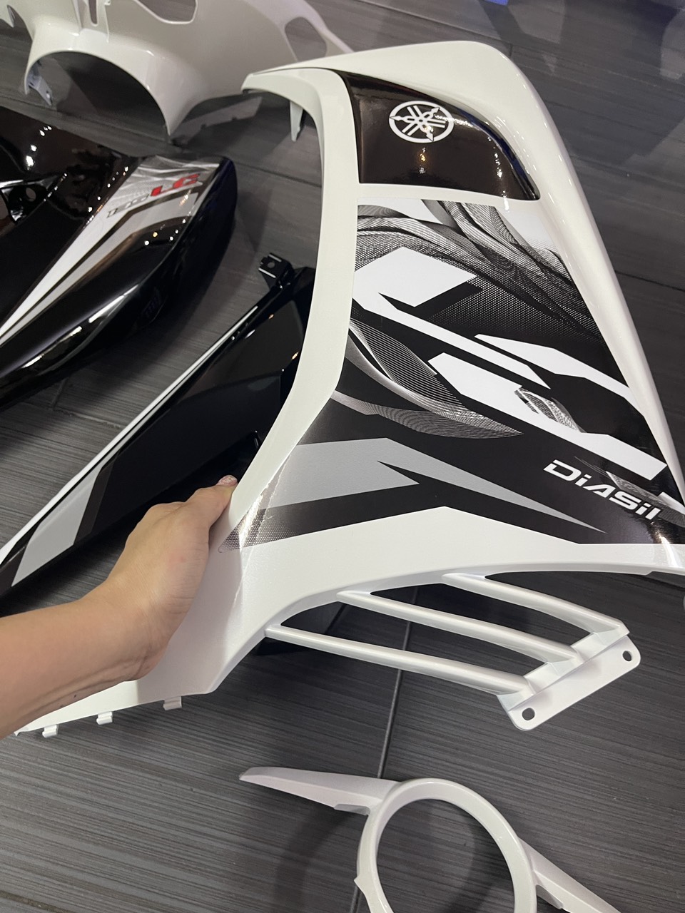 Dàn áo Ex 135 LC V7 trắng đen có tem