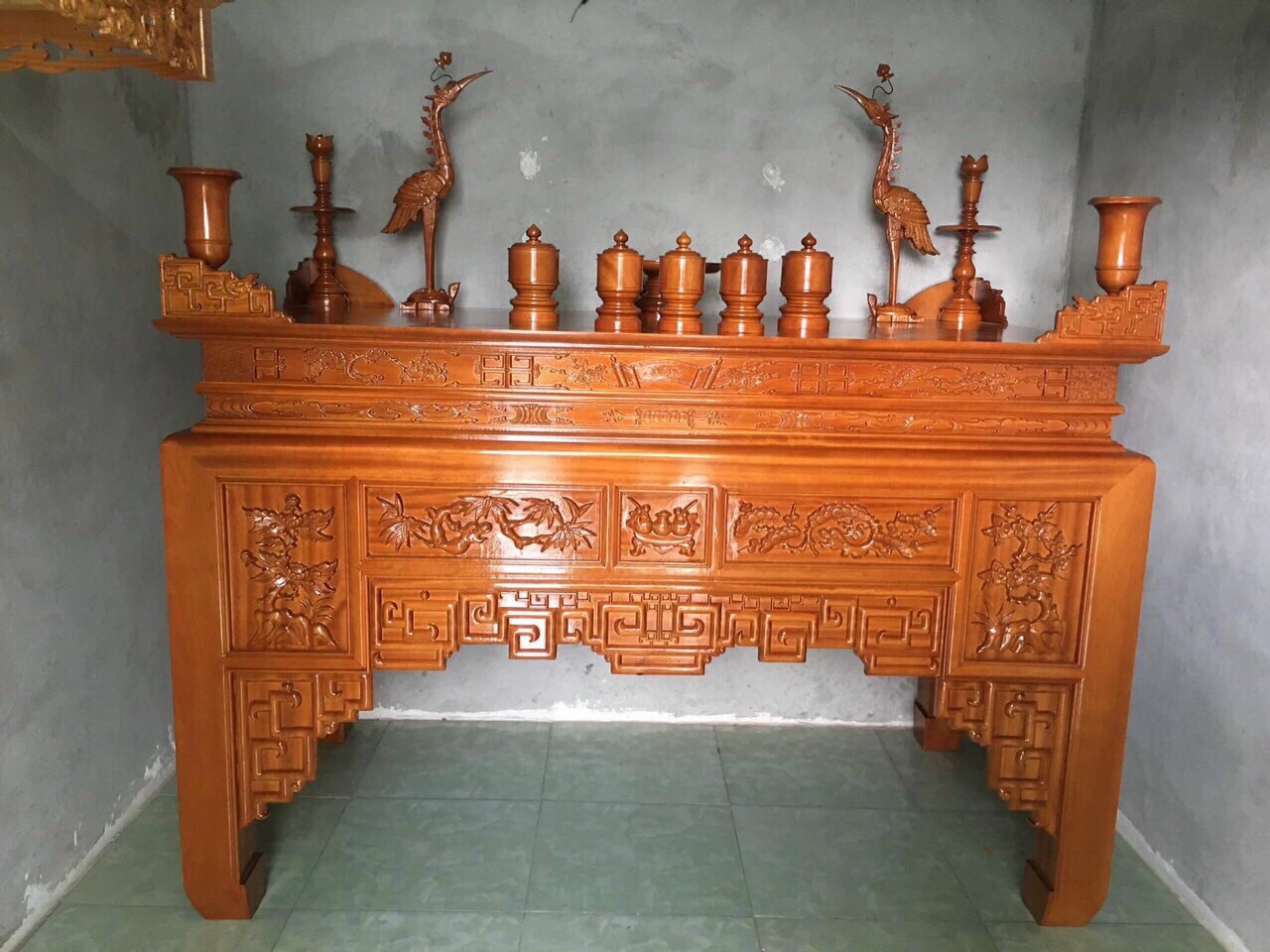 Ban thờ gỗ gõ kèm bàn cơm