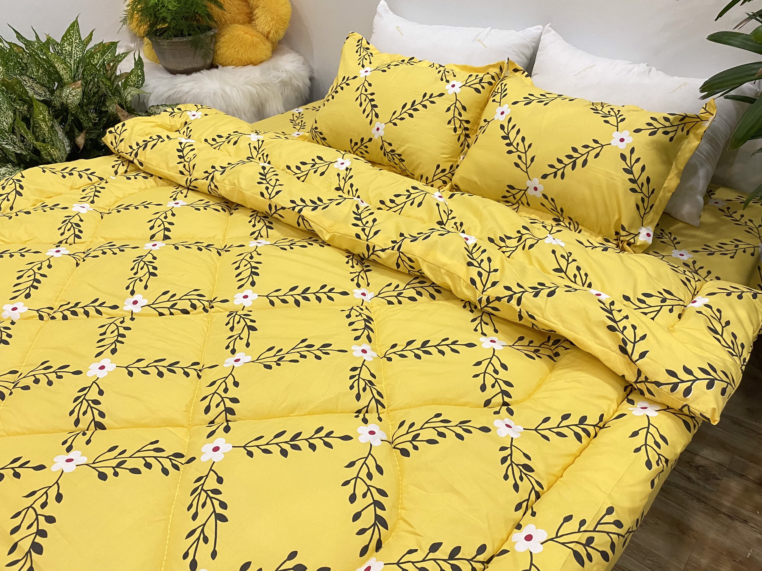 Bộ Chăn Phao 5 Món ( Gồm 1 Chăn Phao + 1 Ga Bo Chun + 2 Vỏ Gối Nằm + 1 Vỏ Gối Ôm) Mẫu Phao 40