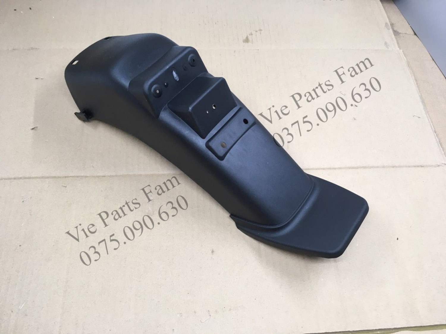 Dè sau đuôi biển số xe máy Max