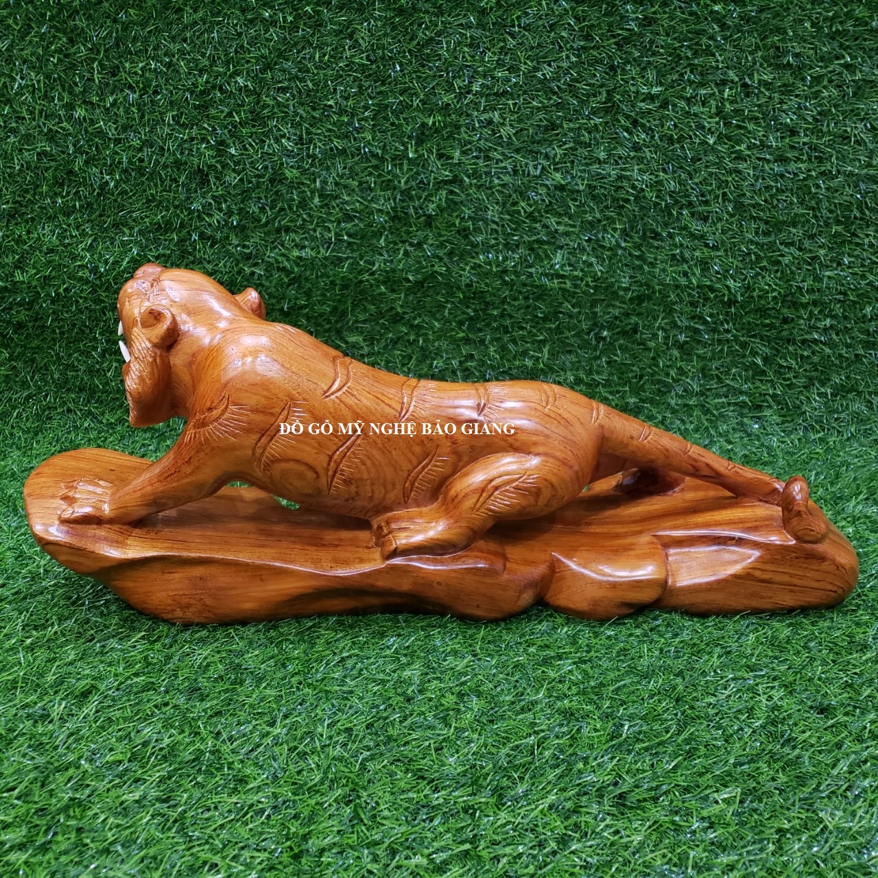 Tượng con hổ gỗ hương dài 50 cm
