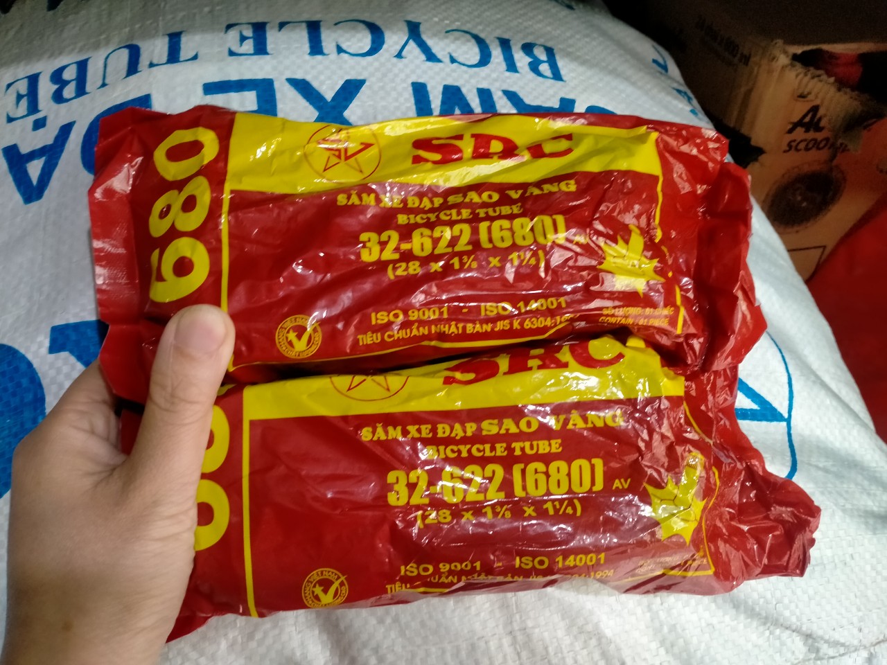 RUỘT (SĂM) XE ĐẠP 680 VAN AV SAO VÀNG
