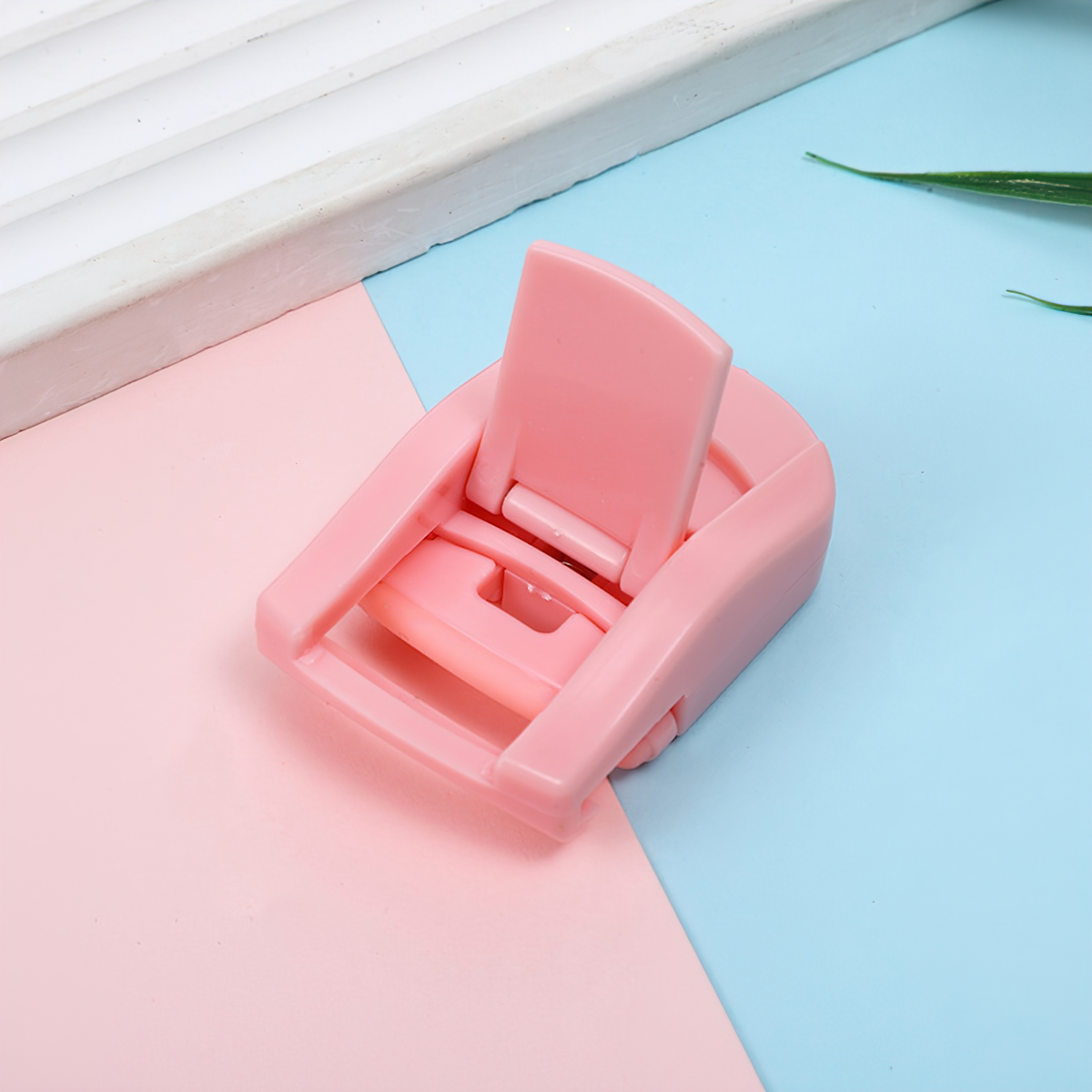 Convenient Handheld Compact Eyelash Extension Tool