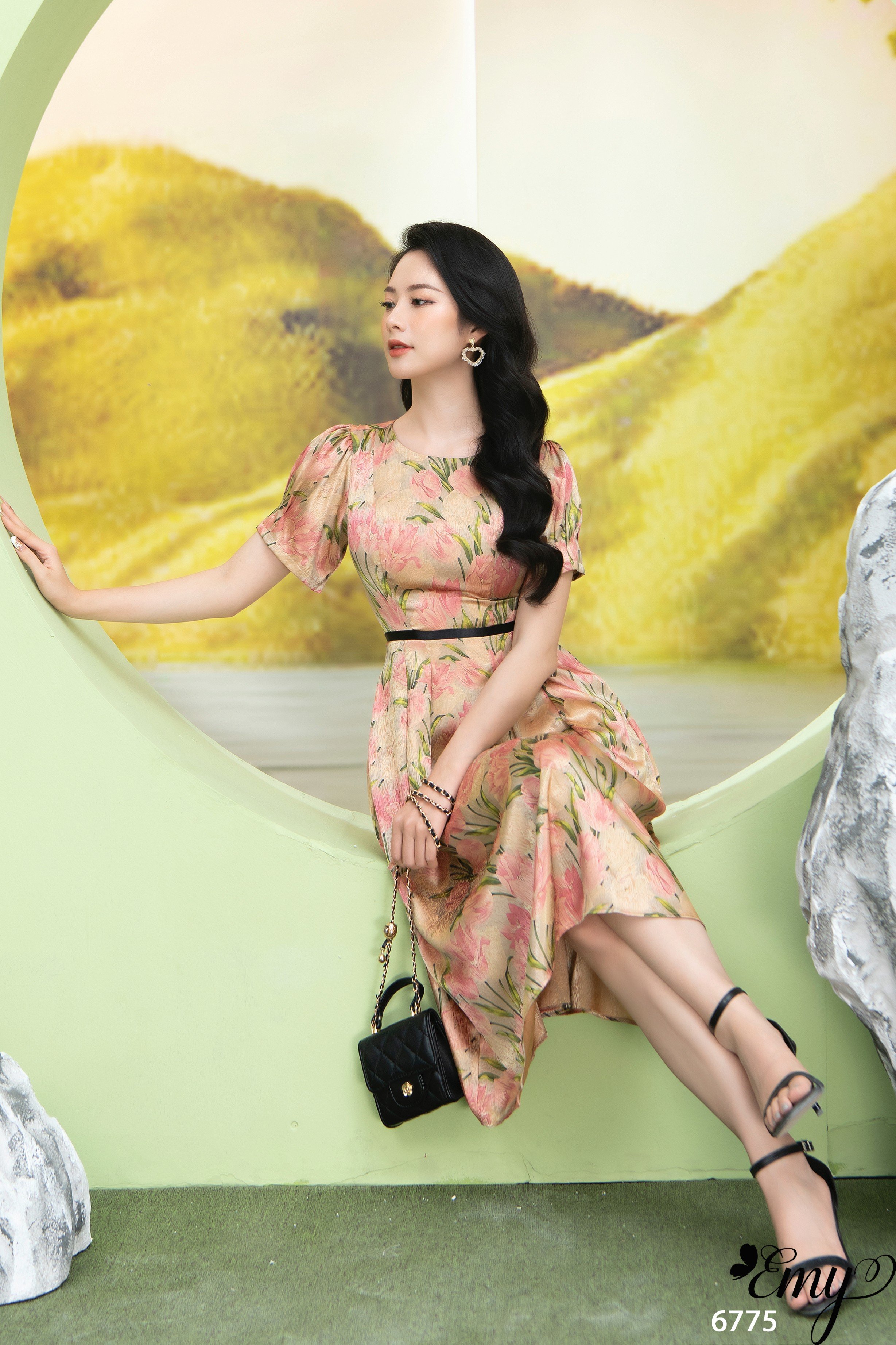 Đầm EMY EM6775 Xòe Cổ Tròn Viền Đen