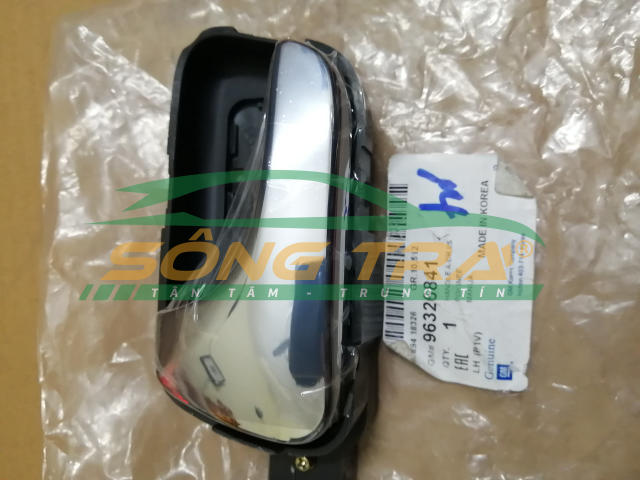 TAY MỞ CỬA TRONG DAEWOO MAGNUS BÊN TRÁI