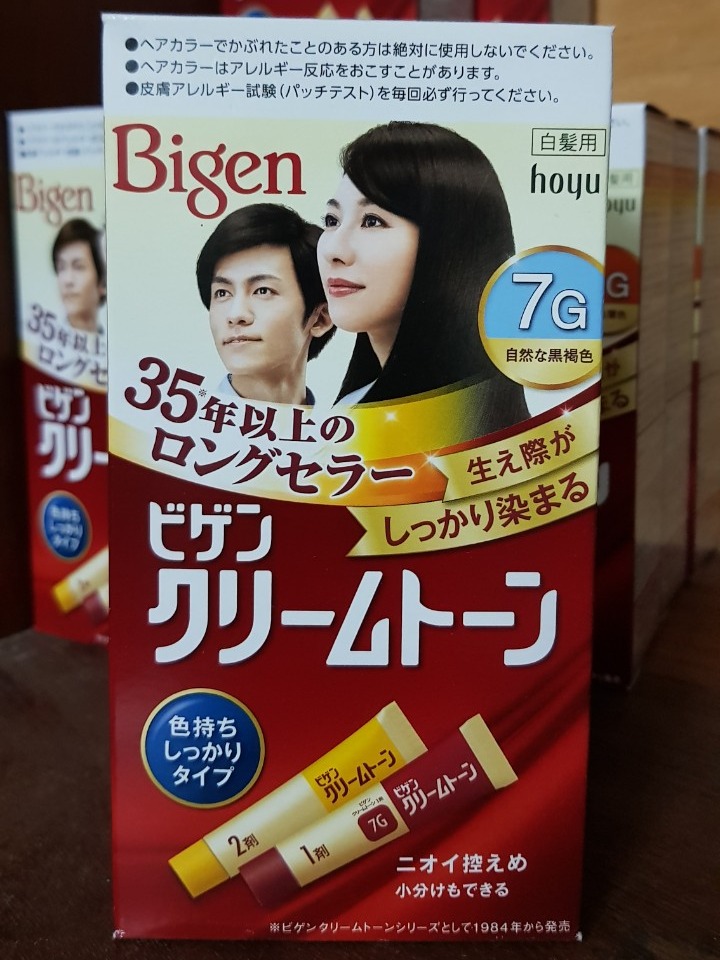 Freeship cho thuốc nhuộm tóc phủ bạc Bigen Nhật Bản! Sản phẩm này có khả năng giúp bạn phủ lại các sợi tóc bạc một cách dễ dàng. Hãy xem hình ảnh liên quan để tìm hiểu thêm về sản phẩm Bigen và cách đặt hàng.