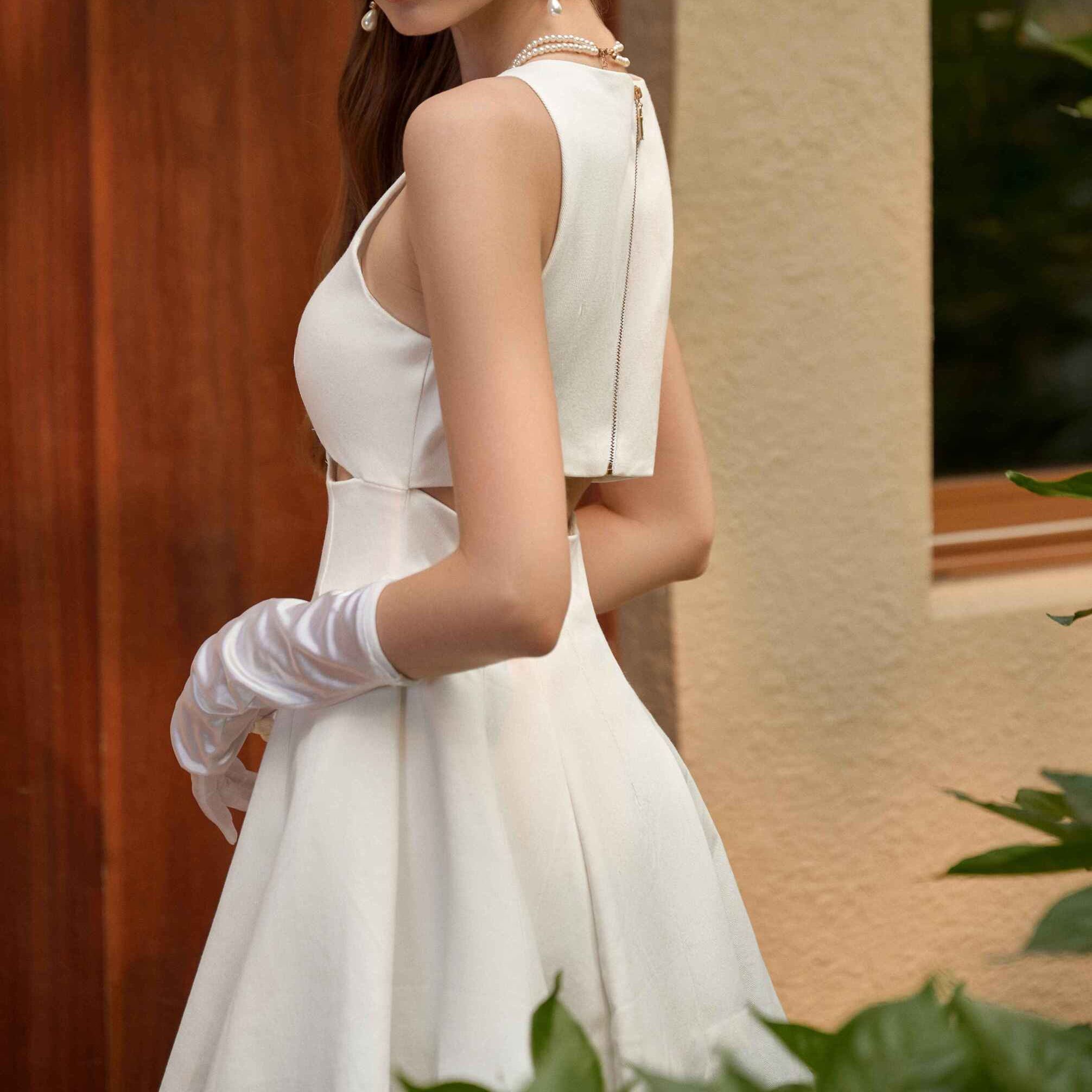 Đầm kaki chun trắng cut-out_HARPER_PLUMBUM