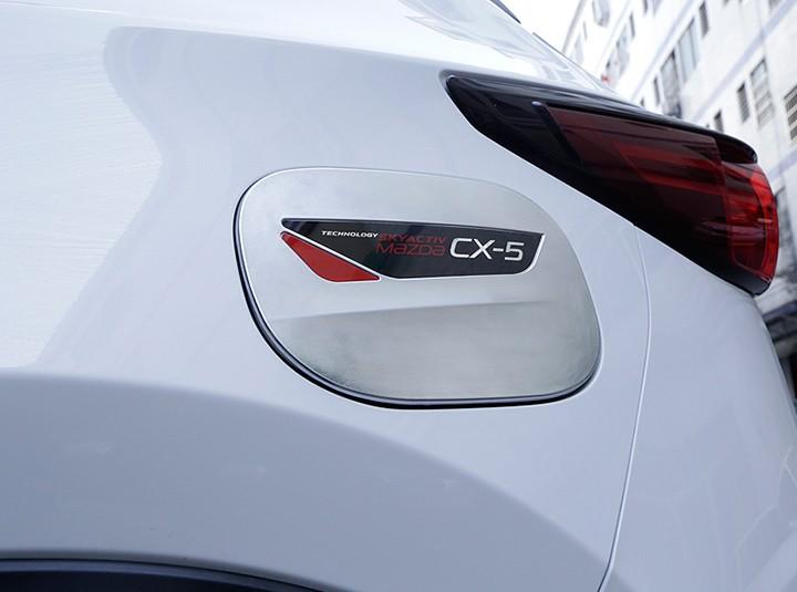 Ốp nắp bình xăng mazda cx5 2018 - 2019