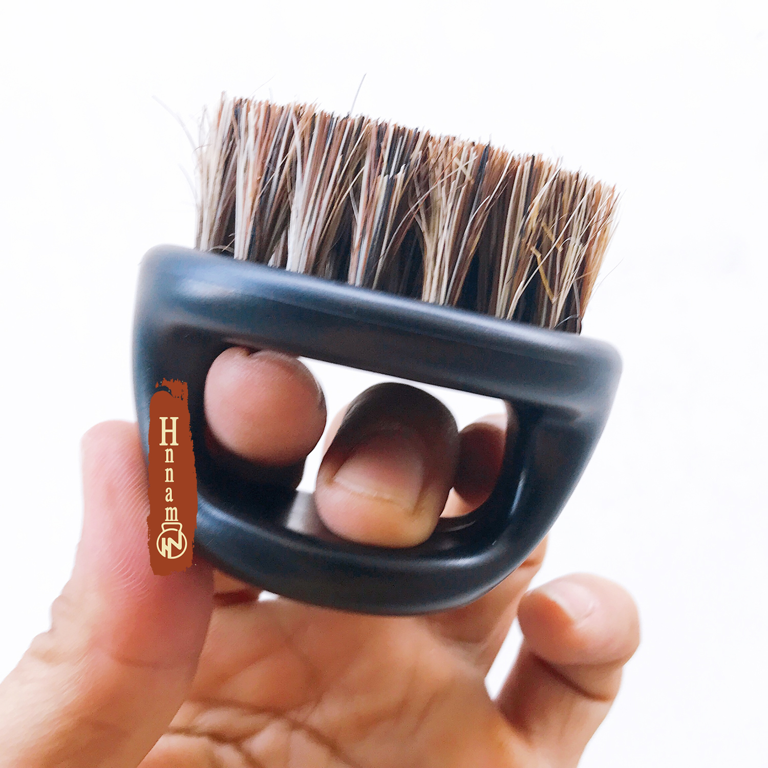 Boar bristle and finger tip brush-quick & convenient hair care solution | quartz shop