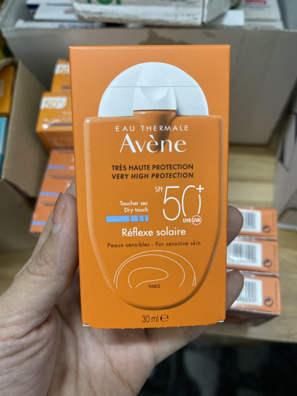 Kem chống nắng vật lý Avene SPF50 chuyên dụng cho da mặt, thay thế kem nền
