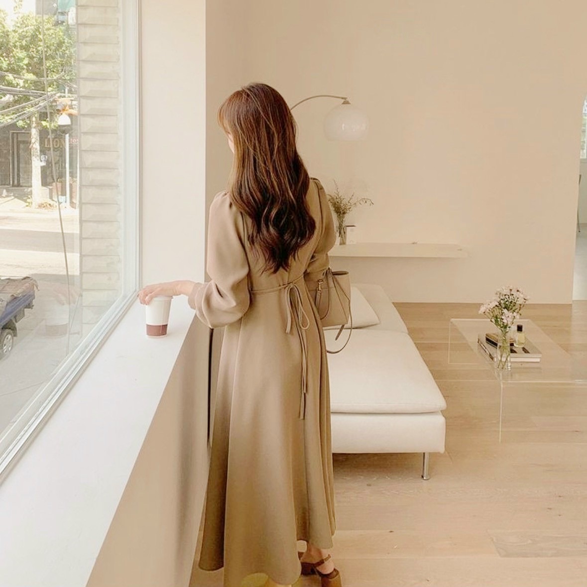 Đầm kem tay dài thắt eo