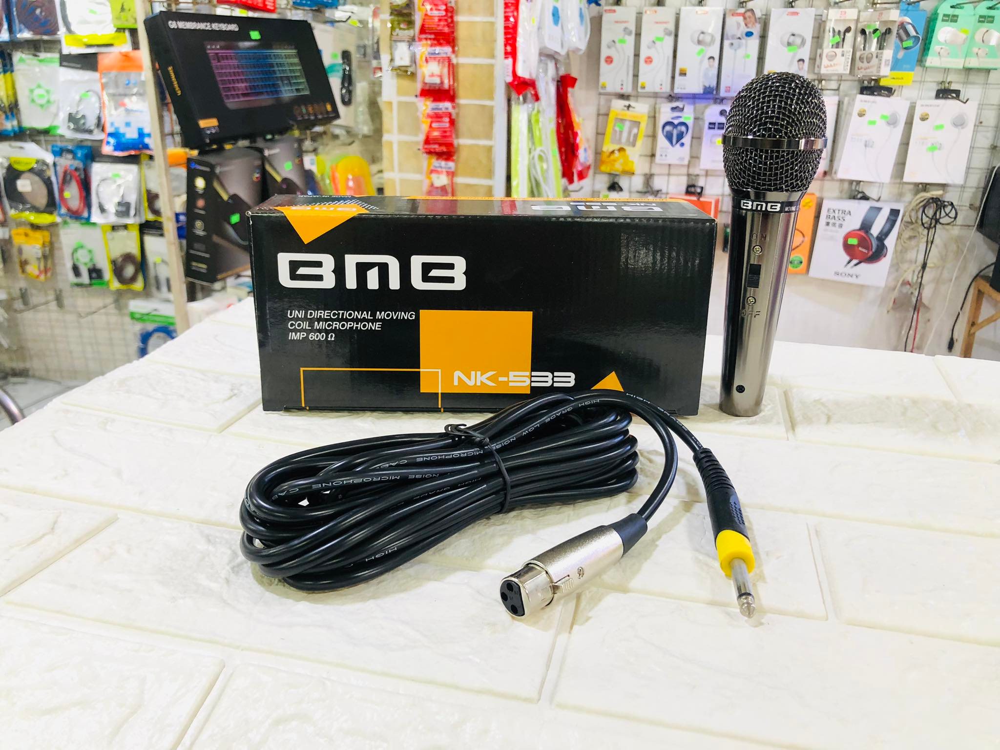 Micro karaoke có dây bmb nk-533 chống hú tốt,cực hút tiếng