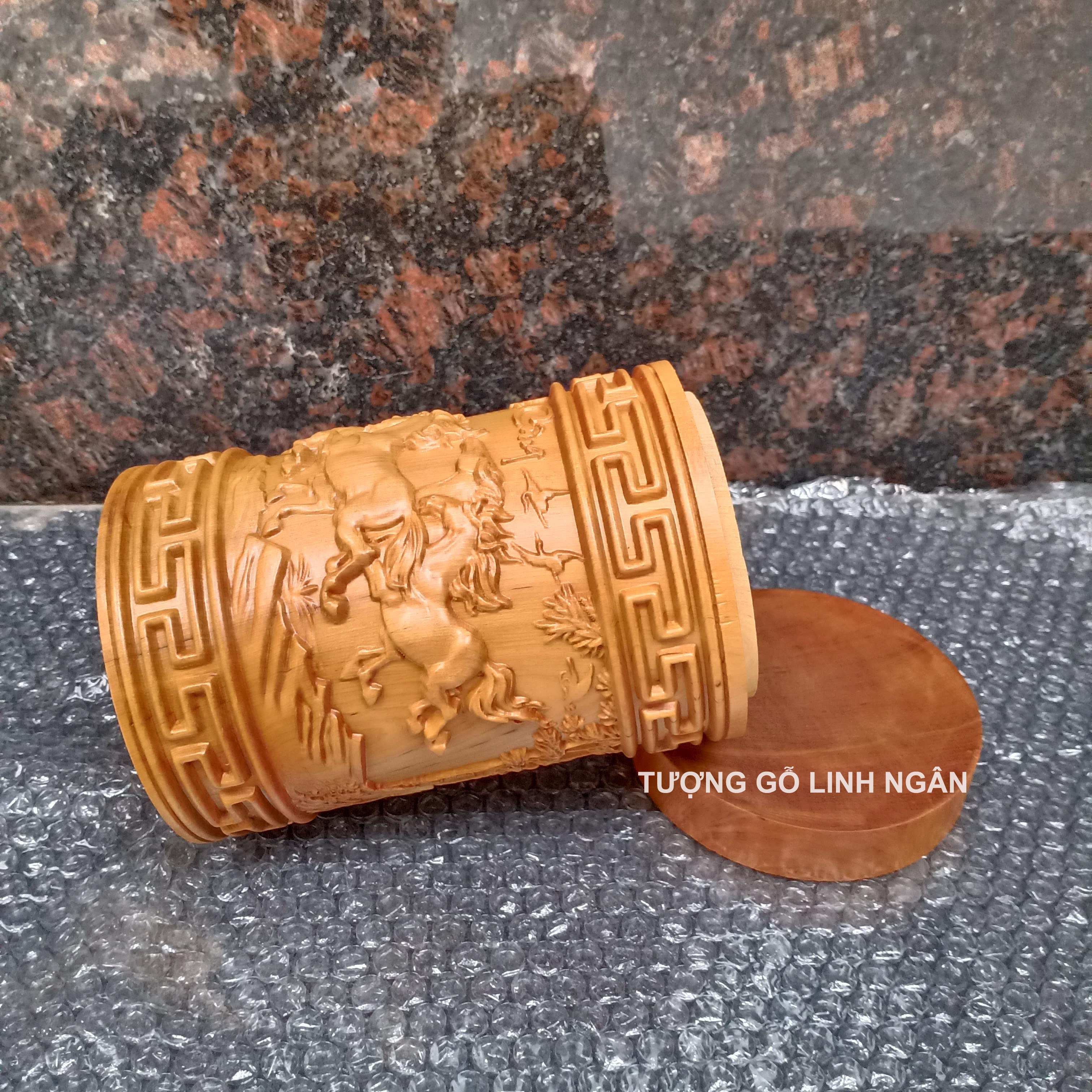 Hộp đựng chè gỗ bách xanh (đục mã đáo thành công)