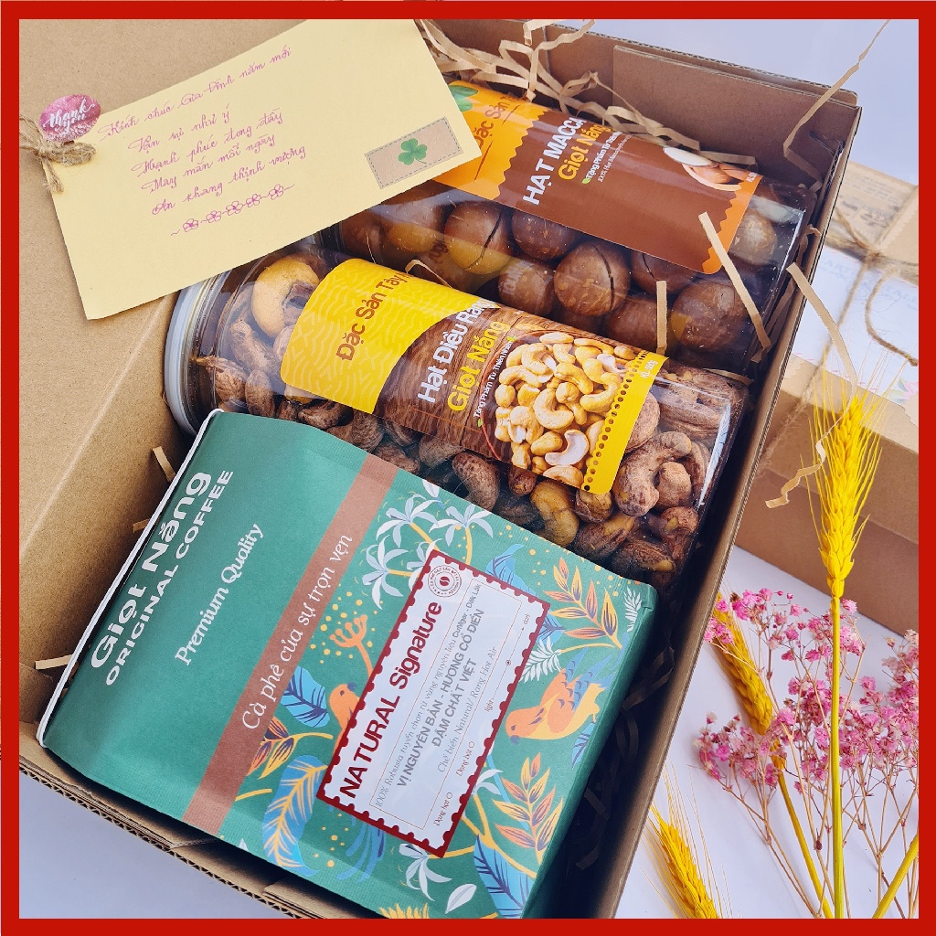 Bộ quà tặng gồm Cà phê, Mật ong nguyên chất, Hạt Mắc Ca, Bột Cacao, Hạt điều rang muối thơm ngon từ Nông sản GIỌT NẮNG