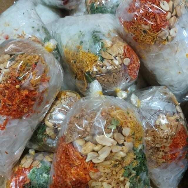 9 bịch bánh tráng trộn
