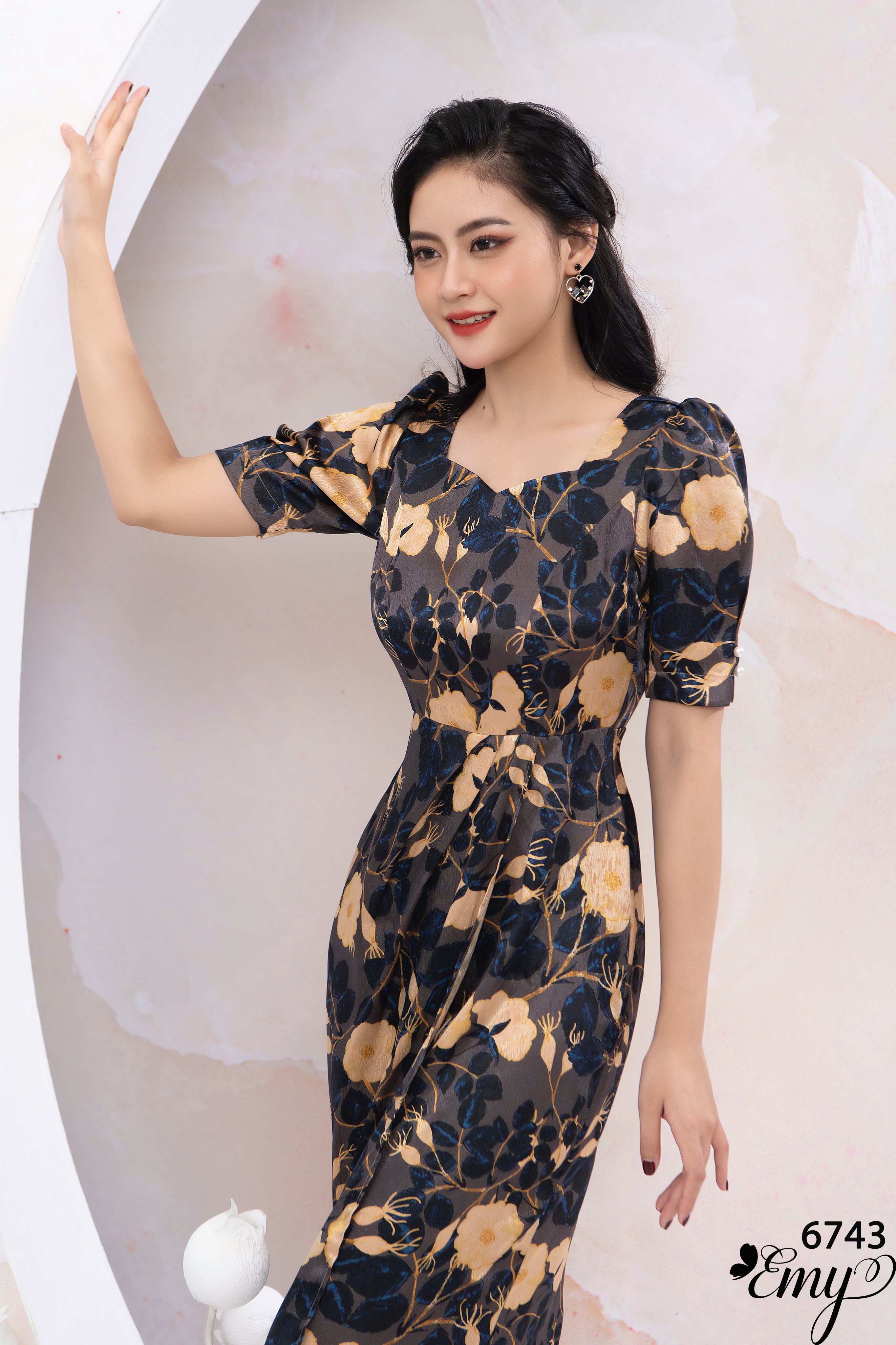 Đầm EMY EM6743 Xòe A Hoa Cổ Lục Giác
