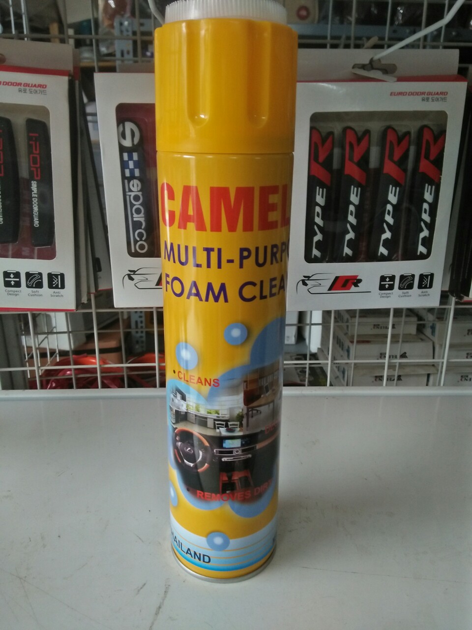 chai bình xịt tẩy nội thất Ô tô Camel 650ml