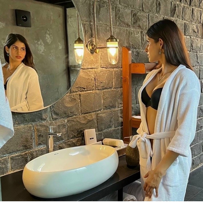 CHẬU RỬA MẶT ĐẶT BÀN , LAVABO hình ELIP 065C