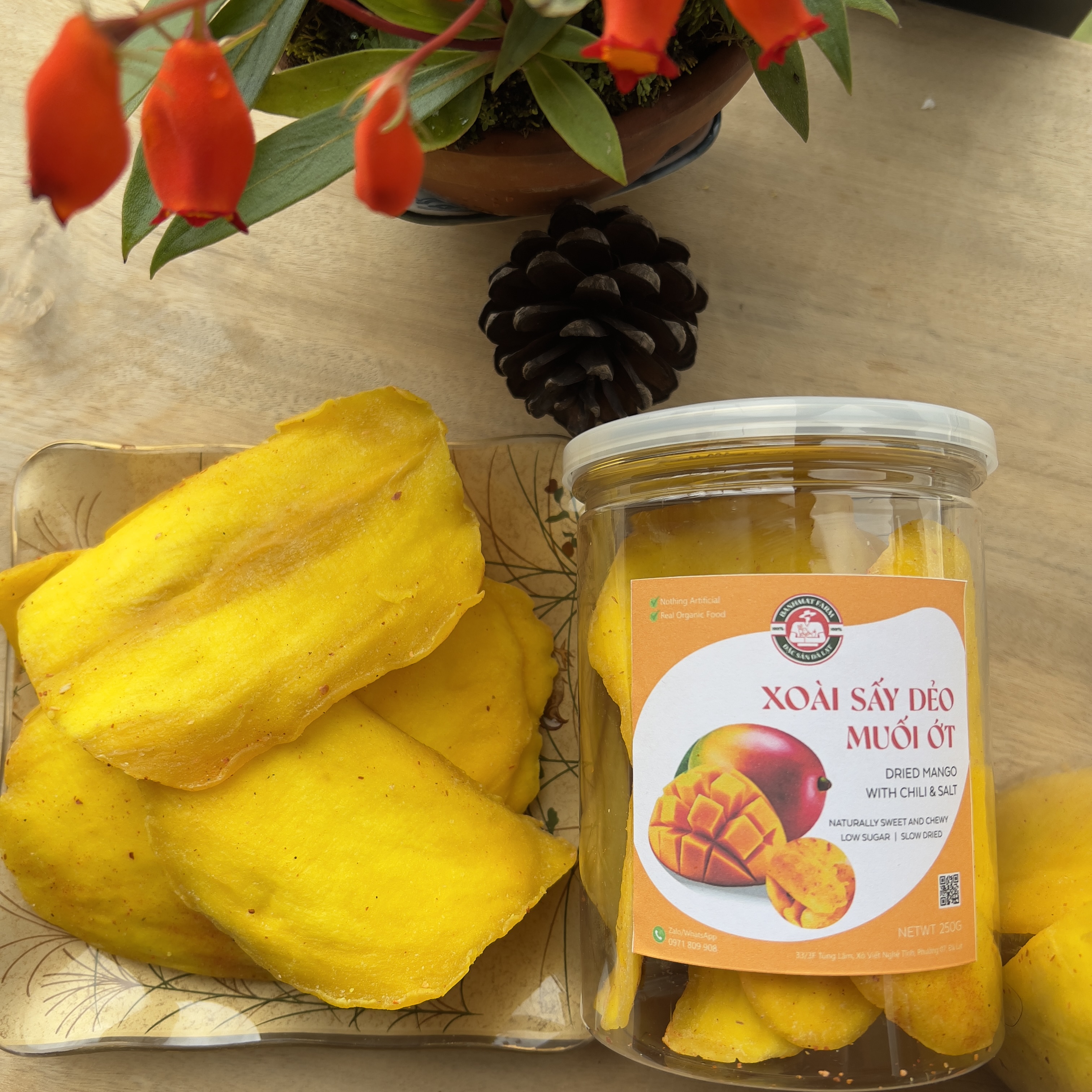 Xoài sấy dẻo muối ớt BanhMat Farm đặc sản Đà Lạt đậm đà vị xoài nguyên lát cùng vị cay muối ớt