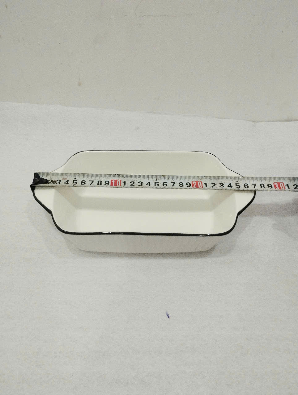 dĩa sứ trắng sọc viền hình chữ nhật có tai cầm 10.5 inch