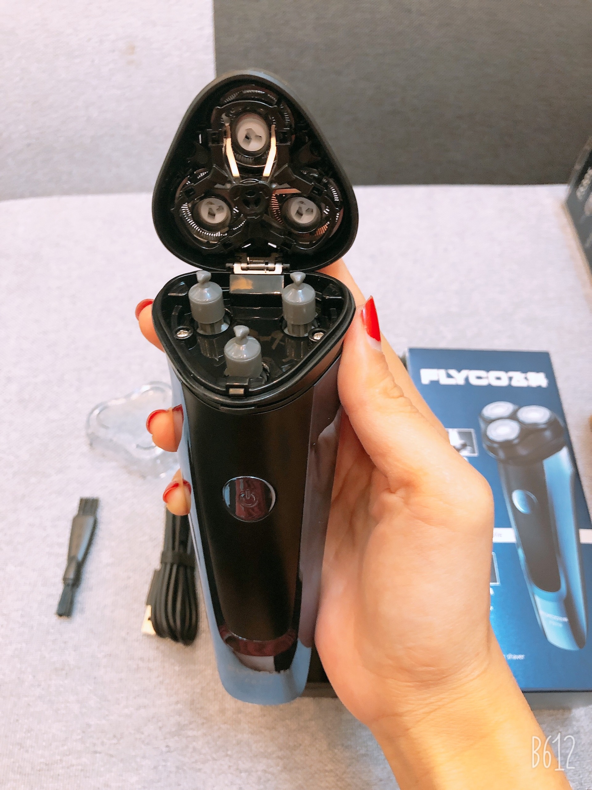 Máy cạo râu FLYCO FS318