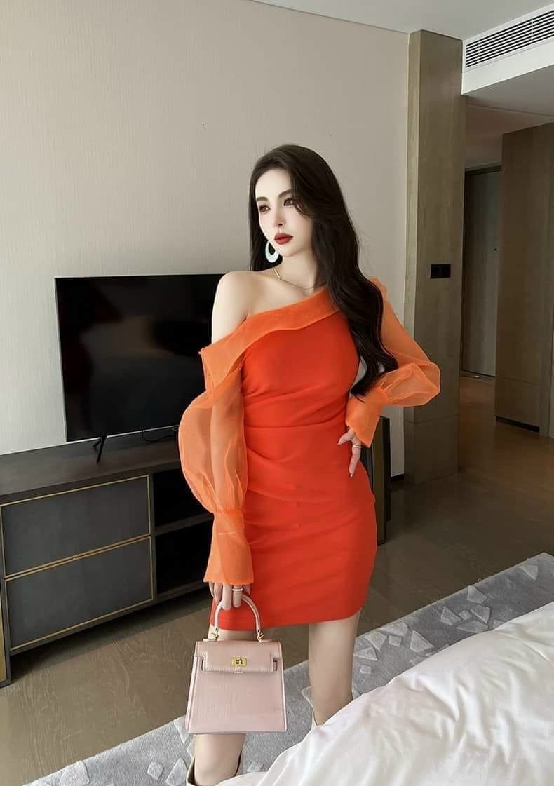Đầm body lệch vai tay lưới có mút
