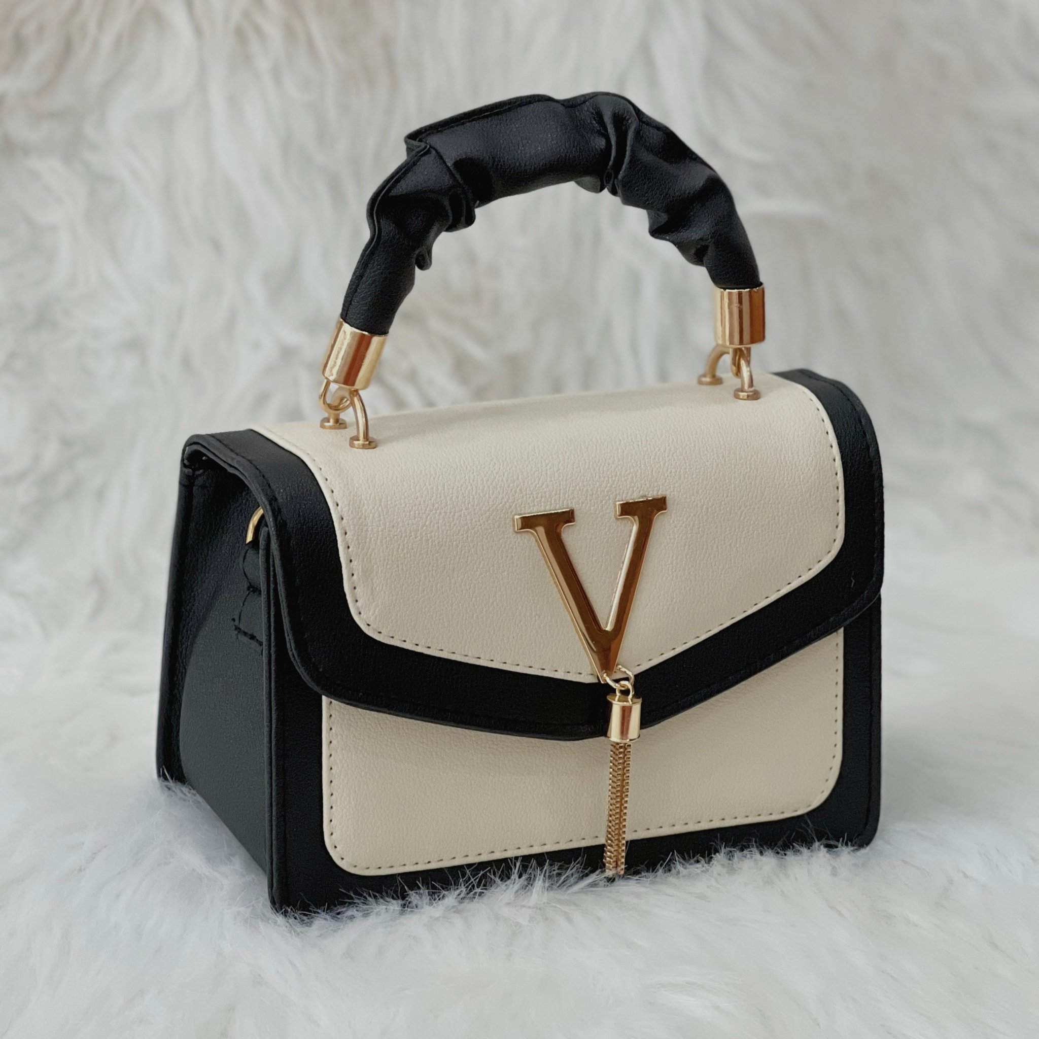Mẫu Túi Chữ V C24