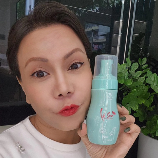 Bọt vệ sinh phụ nữ lá sen Hương Thị 150ml