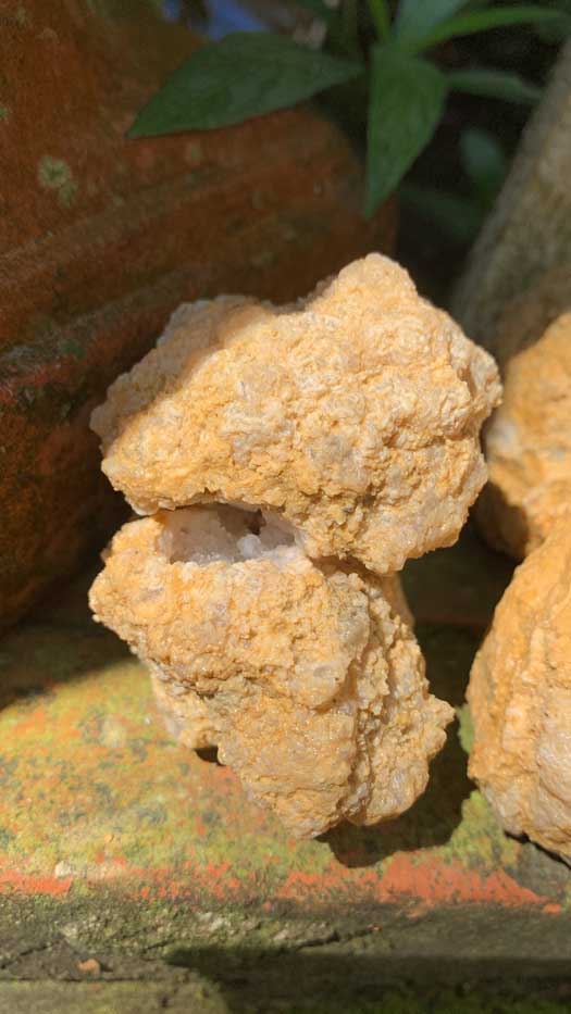 Đá phong thủy thả bể thủy sinh thạch anh