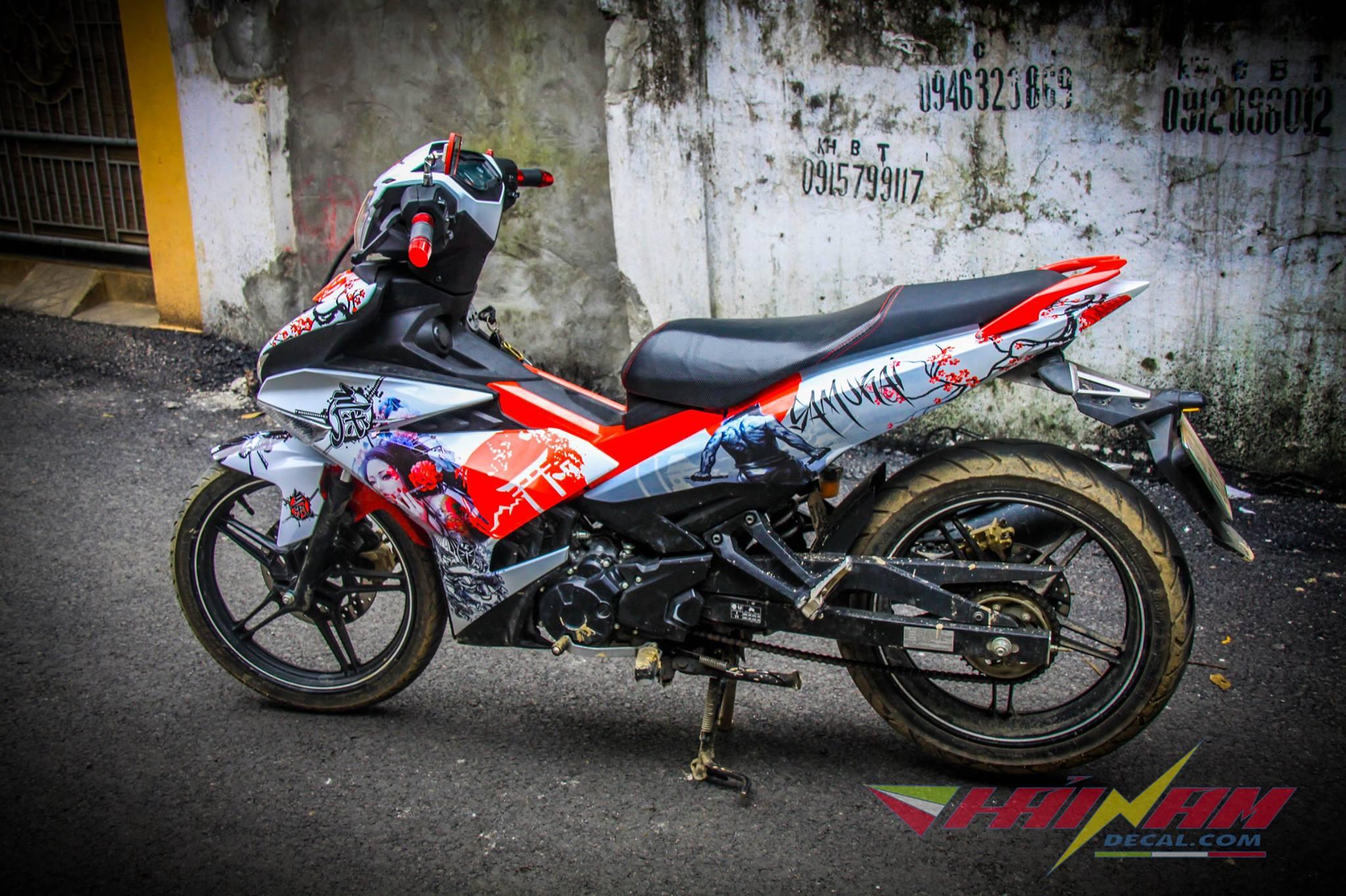 Tem Trùm Exciter 150 Samurai Trắng Đỏ Bóng