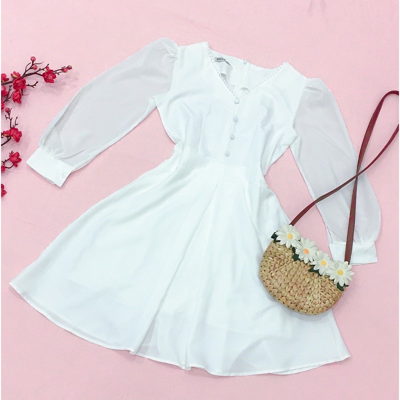 Đầm trắng tay voan