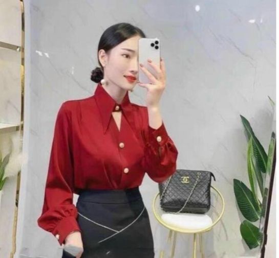 Áo sơ mi lụa công sở cổ lá khoét ngực cao cấp