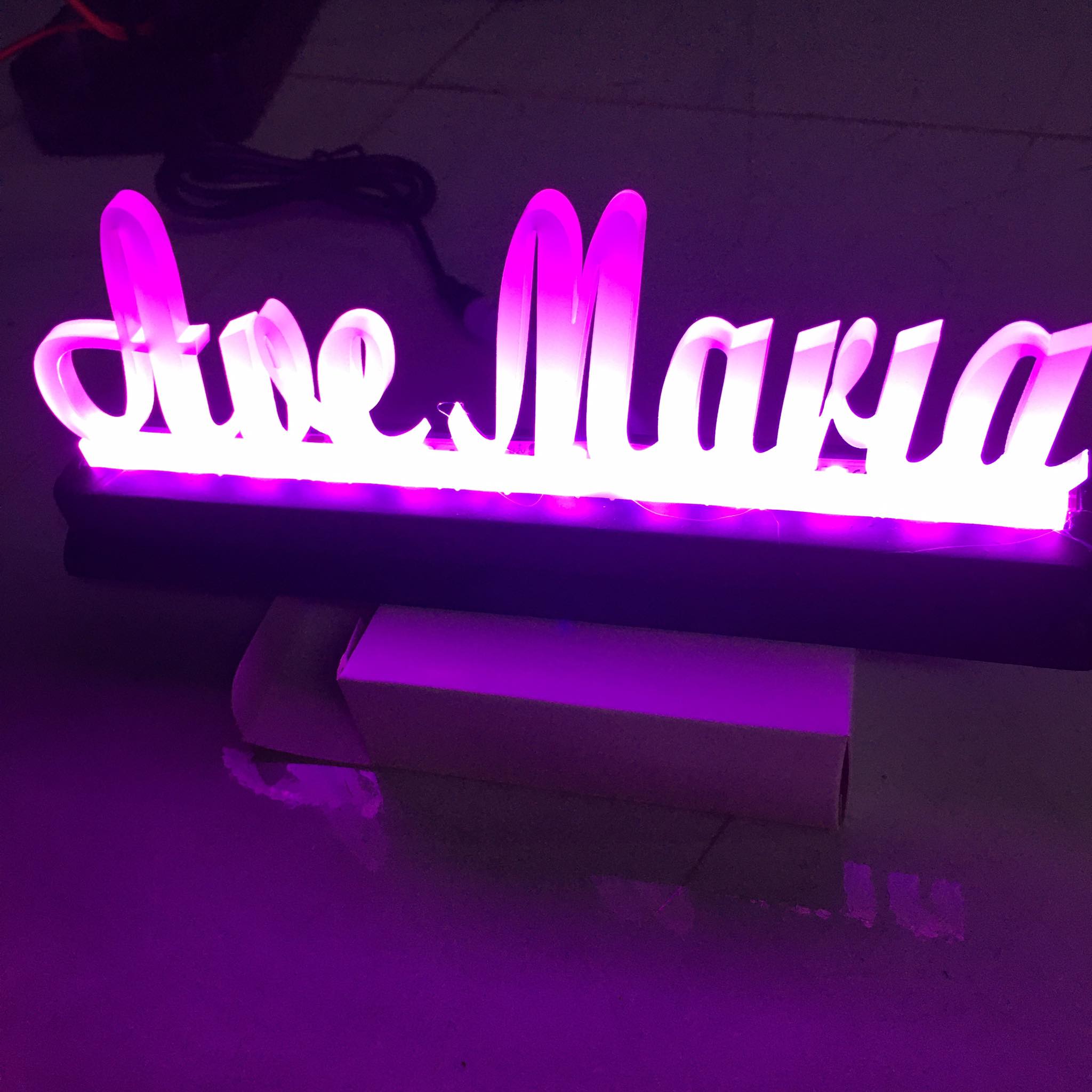 Chữ điện nổi- đèn led đổi màu -AVEMARIA