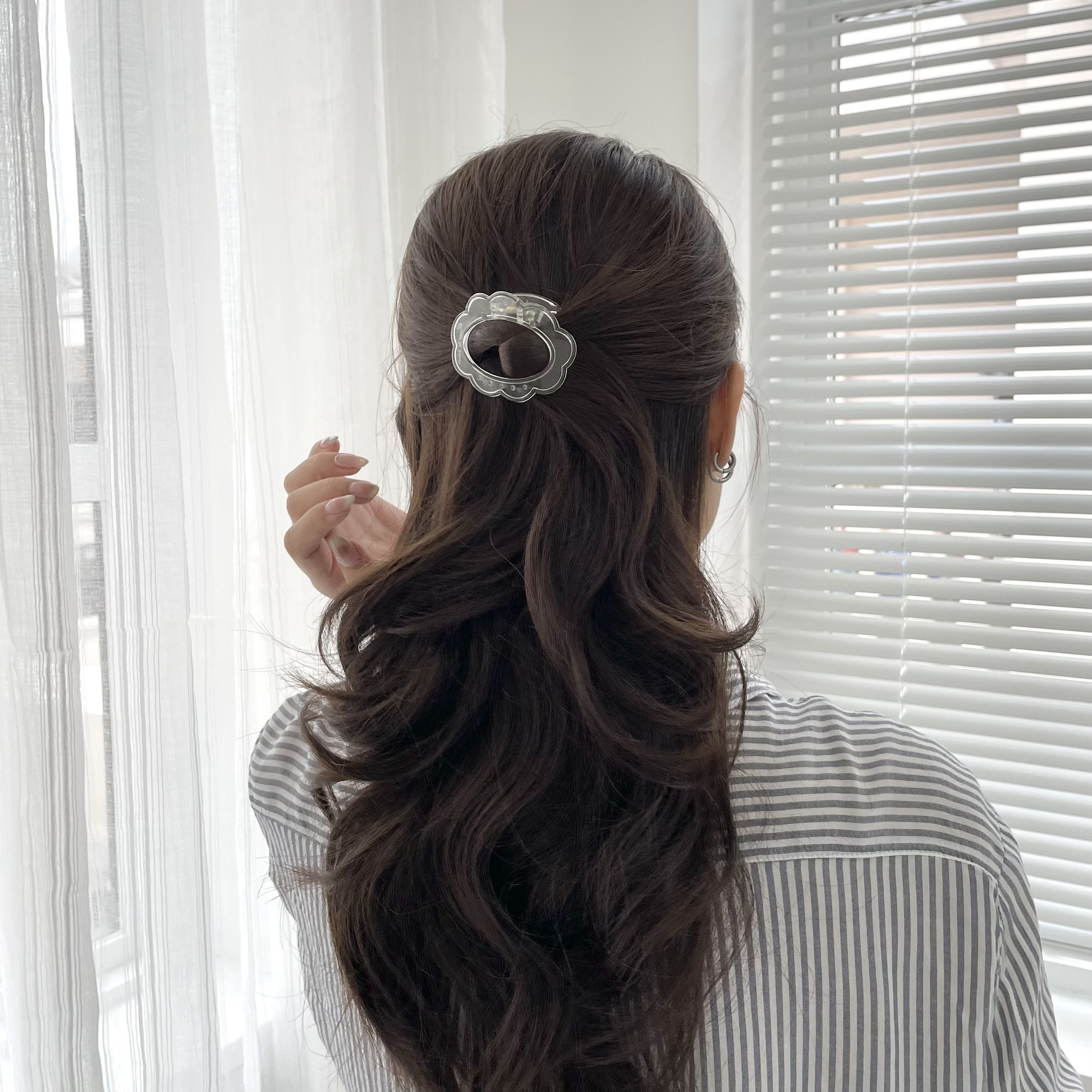 Kẹp tóc dạng xước hình hoa Modleaf Flower comb Hàn Quốc