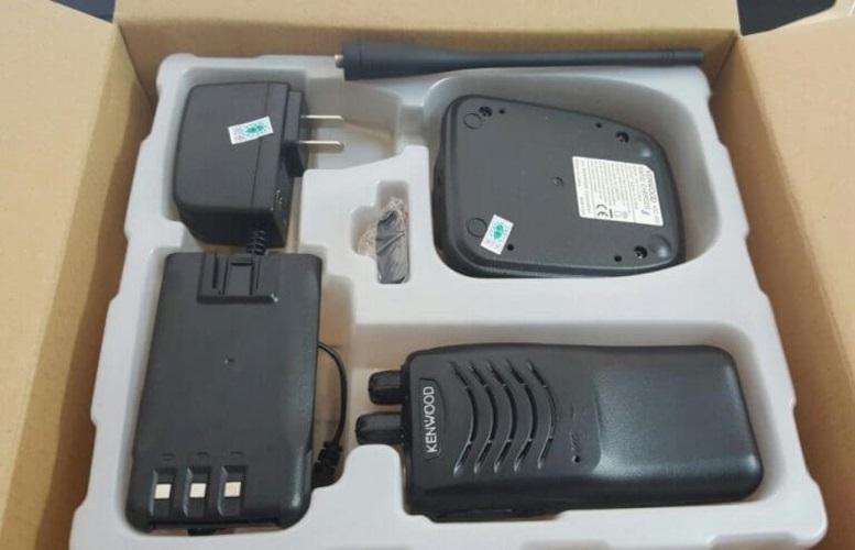 Bộ đàm cầm tay Kenwood TK 2000 (Pin KNB-65L)