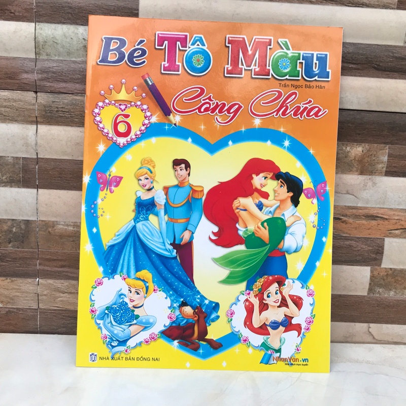 {HCM} Bé tập tô màu công chúa cho bé