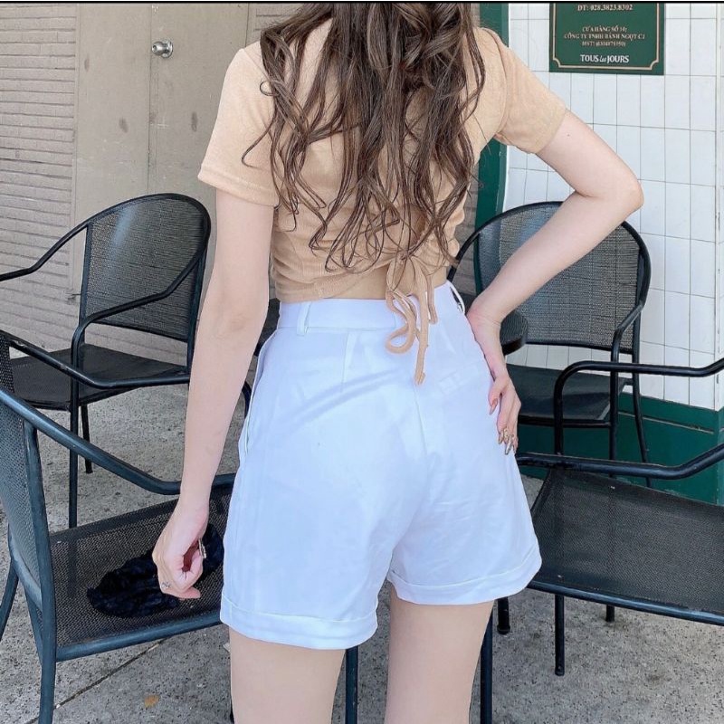 Áo croptop khoét lưng